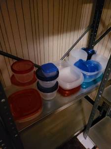 lot 2014 image: Assorted storage containers