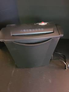 lot 2040 image: Paper shredder