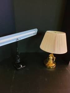 lot 2041 image: Set of 2 table lamps
