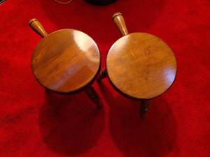lot 2047 image: Set up 2 small footstools