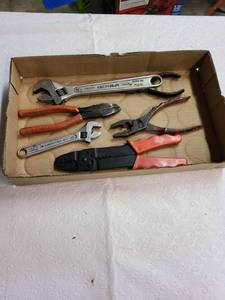 lot 3028 image: Sorted wrenches and pliers