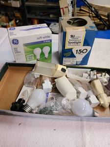 lot 3036 image: Assorted light bulbs