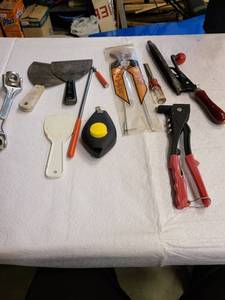 lot 3049 image: Assorted garage items