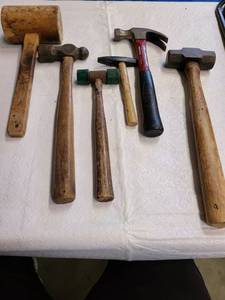 lot 3052 image: Assorted hammers and mallet