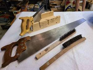 lot 3055 image: Saws, mitre box and brushes