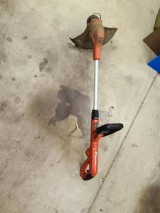 lot 3066 image: Grasshog electric weed eater