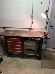 lot 3077 image: Craftsman work bench 5 drawer with contents and vice