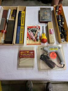 lot 3078 image: Sharpening stones and garage items
