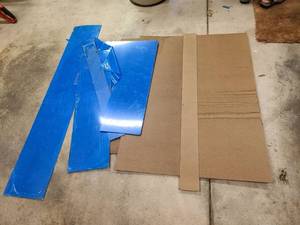 lot 3083 image: Assorted plexiglass and board pieces