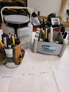 lot 3088 image: Garage organizing items With contents