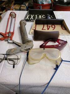 lot 3090 image: Assorted garage items