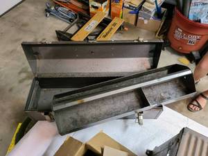lot 3100 image: Metal tool Box
