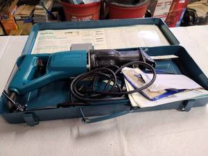 lot 3106 image: Makita reciprocal saw
