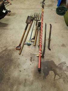 lot 3113 image: Assorted hand tools