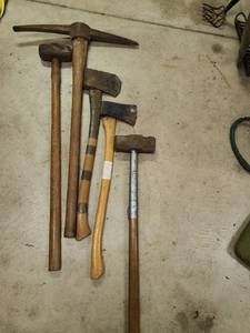 lot 3115 image: Assorted axe, sledge, hammers and pic axe