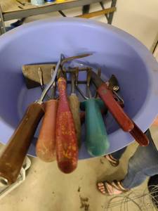 lot 3121 image: Assorted gardening supplies