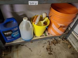 lot 3124 image: Car cleaning and maintenance