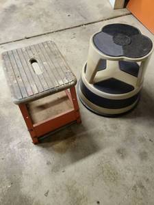 lot 3134 image: Set up 2 stools