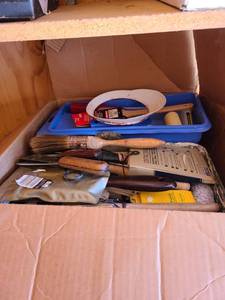 lot 4011 image: Assorted paint supplies