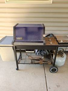 lot 4017 image: Weber grill with cover