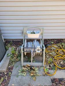 lot 4021 image: Hose reel