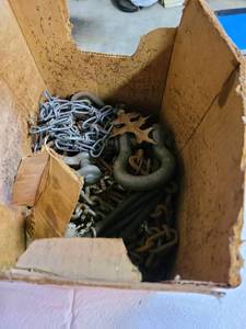 lot 3023 image: Box of chains