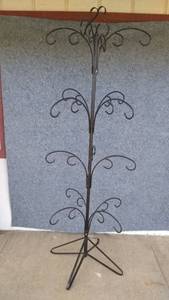 lot 238 image: Metal Hanging Rack
