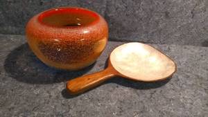 lot 257 image: Hand Blown Art Glass Bowl Vase and Vintage Wood and Abalone Shell Piece Made in Philippines