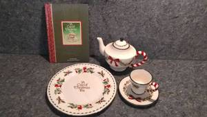 lot 262 image: Vintage A Cup of Christmas Tea Book and Accompanying Tea Set
