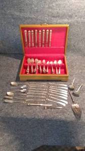 lot 270 image: Antique 1847 Rogers Bros IS Eternally Yours Silverware Set