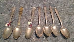 lot 271 image: Lot of 7 Antique and Vintage Founding Fathers, JFK, and US States Souvenir Spoons