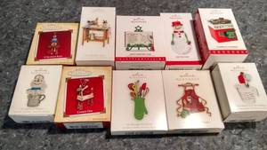 lot 290 image: Collectible Hallmark Keepsake Ornaments Lot of 10