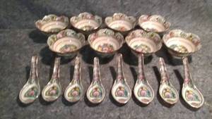 lot 294 image: Set of 8 Chinese Soup Bowls and Spoons