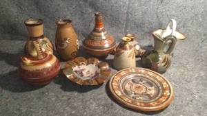 lot 319 image: Vintage Mexican Pottery Lot