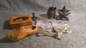 lot 331 image: Mixed Decorative Items Lot both Vintage and Modern includes Vintage Door Knobs