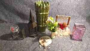 lot 356 image: Lot of Decorative Housewares