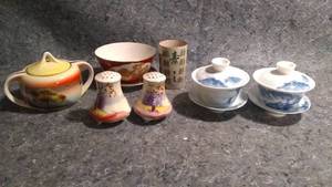 lot 358 image: Vintage Asian Pottery Lot