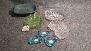 lot 359 image: Vintage Decorative Trays  Bowls