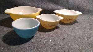 lot 369 image: Four Vintage Pyrex Mixing Bowls including Two Forest Fancies Mushroom Art Bowls