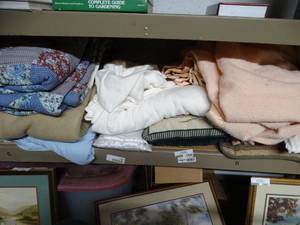 lot 2806 image: Lot of Misc. Blankets