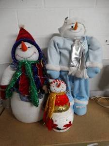 lot 2810 image: Lot of Snowman Decor