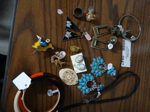 lot 2847 image: Lot of Jewelry