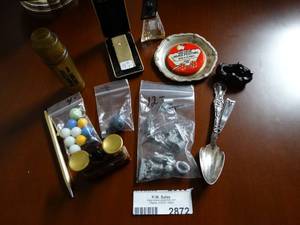 lot 2872 image: Lot of Vintage Decorations