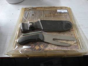 lot 2870 image: Buck Buster All in One Field Dressing Knife