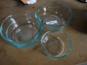 lot 3089 image: Set of 4 clear glass bowls