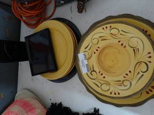 lot 2840 image: Lot of Yellow and Black Dishware