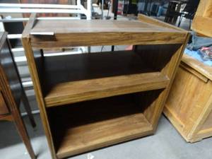 lot 2864 image: Small Shelf on Wheels