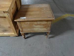 lot 2867 image: Antique chamber pot- original w lid