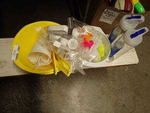 lot 2887 image: Lot of Plastic Kitchenware-- Cups, Bowl, Popsicle Molds, etc