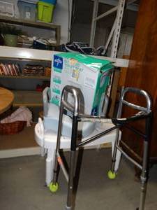 lot 3076 image: Lot of medical supplies